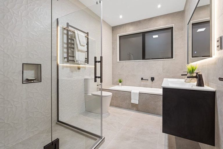 Photo of property in 36 Skulander Crescent, Orewa, 0931
