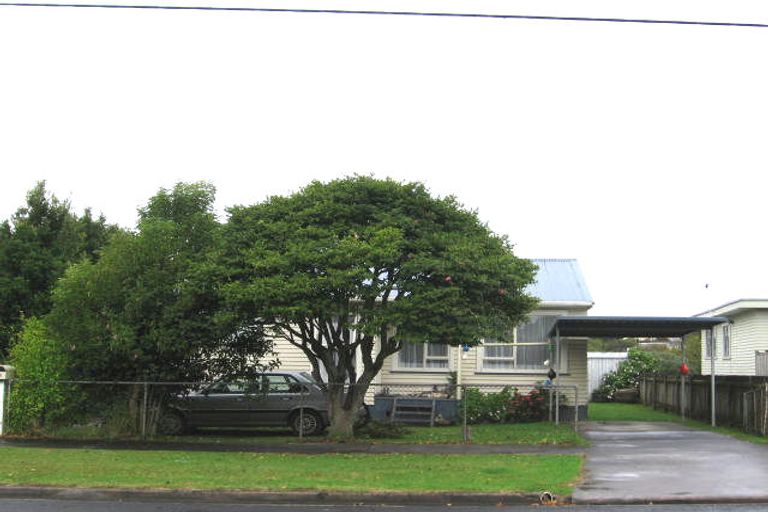 Photo of property in 16 Woodglen Road, Glen Eden, Auckland, 0602