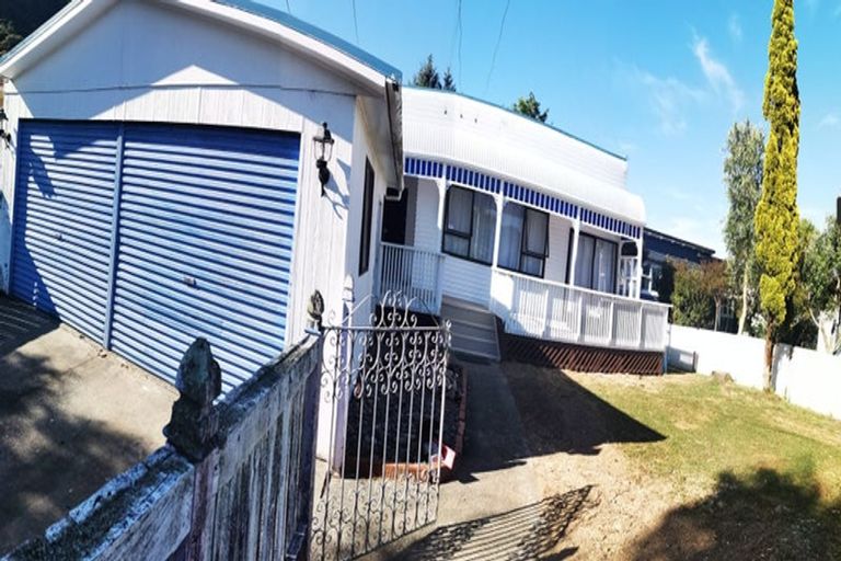 Photo of property in 187 Whites Line East, Waiwhetu, Lower Hutt, 5010