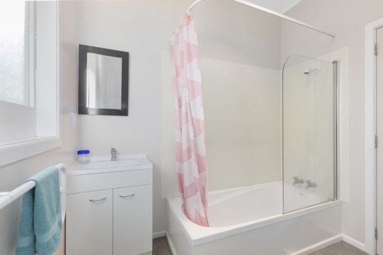 Photo of property in 33 Tawhai Street, Stokes Valley, Lower Hutt, 5019