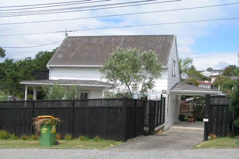 Photo of property in 2/5 Milton Road, Northcote Point, Auckland, 0627