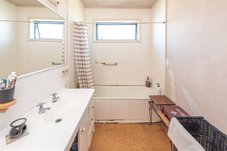 Photo of property in 19 Bignell Street, Gonville, Whanganui, 4501