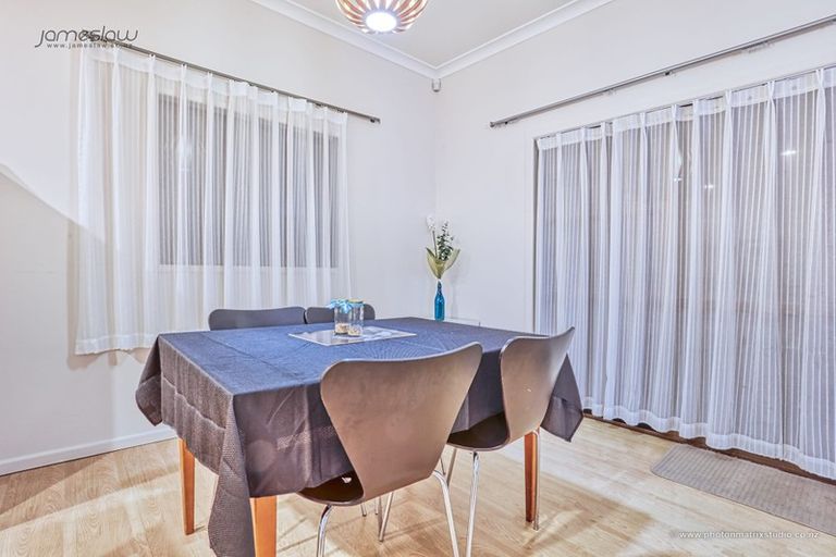 Photo of property in 12 Walmer Road, Point Chevalier, Auckland, 1022
