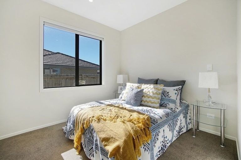 Photo of property in 8 Twin Parks Rise, Papakura, 2110