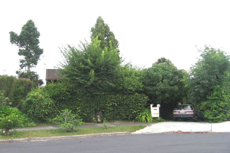 Photo of property in 18 Heaton Grove, Chatswood, Auckland, 0626