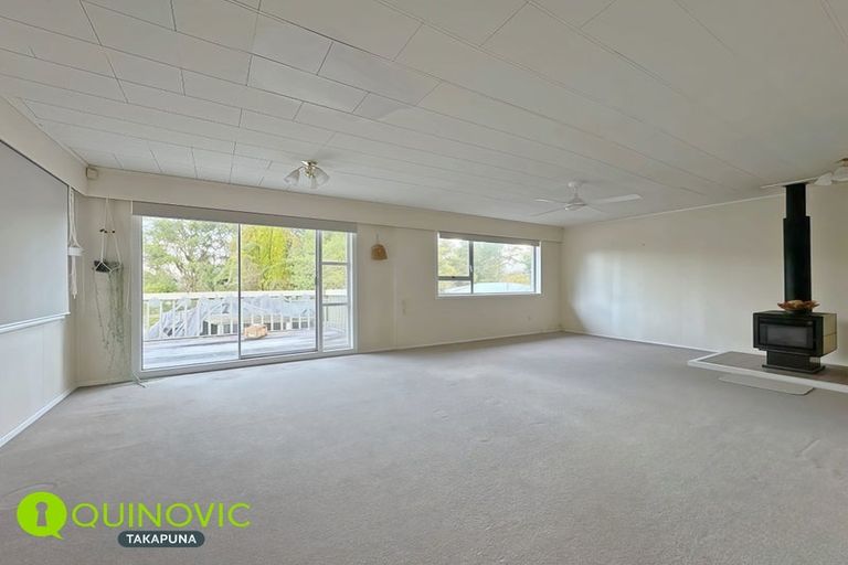 Photo of property in 1 La Trobe Street, Pakuranga Heights, Auckland, 2010