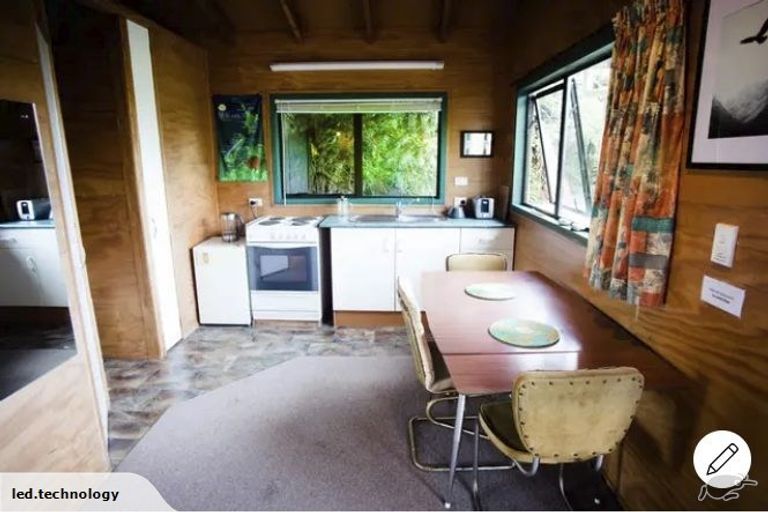 Photo of property in 426 Scenic Drive, Waiatarua, Auckland, 0612