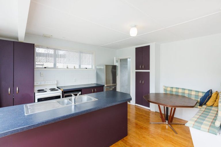 Photo of property in 2 Stoke Place, Awapuni, Palmerston North, 4412