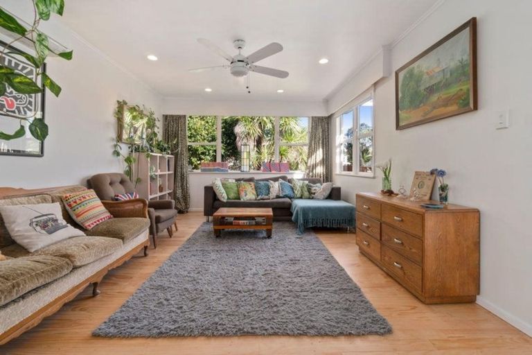 Photo of property in 19 Brennan Avenue, Te Atatu Peninsula, Auckland, 0610