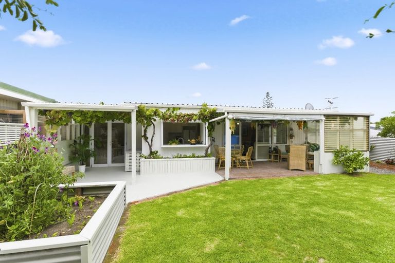 Photo of property in 49a Olive Terrace, Paraparaumu Beach, Paraparaumu, 5032