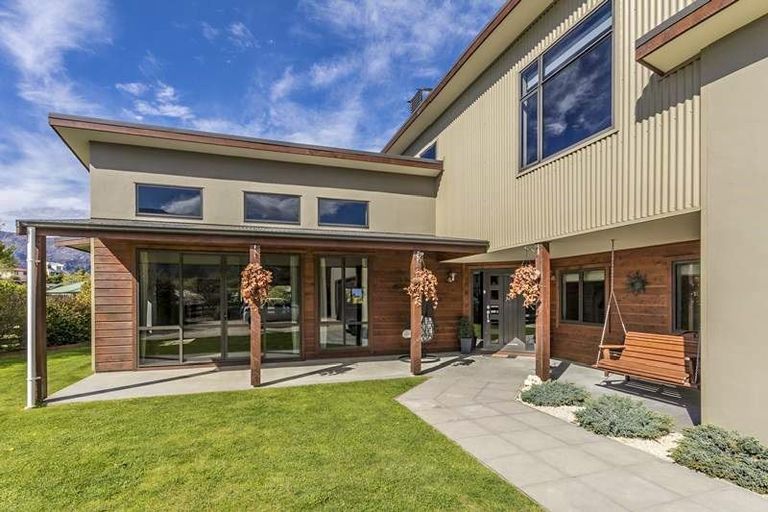 Photo of property in 4 Ryalls Way, Lake Hawea, Wanaka, 9382