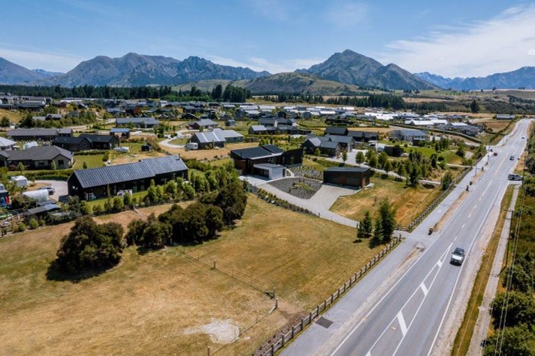 Photo of property in 2 Mount Linton Avenue, Wanaka, 9305