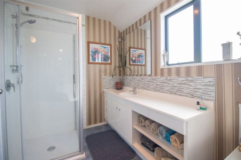 Photo of property in 2/165 Peverel Street, Riccarton, Christchurch, 8041