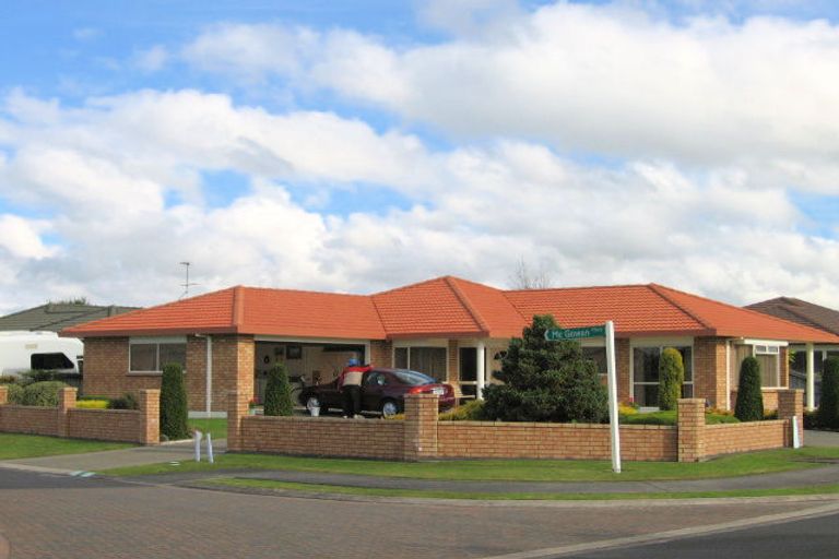 Photo of property in 2 Mcgowan Place, Orewa, 0931