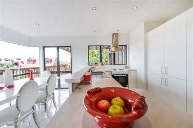 Photo of property in 10 Camilla Grove, Totara Vale, Auckland, 0629