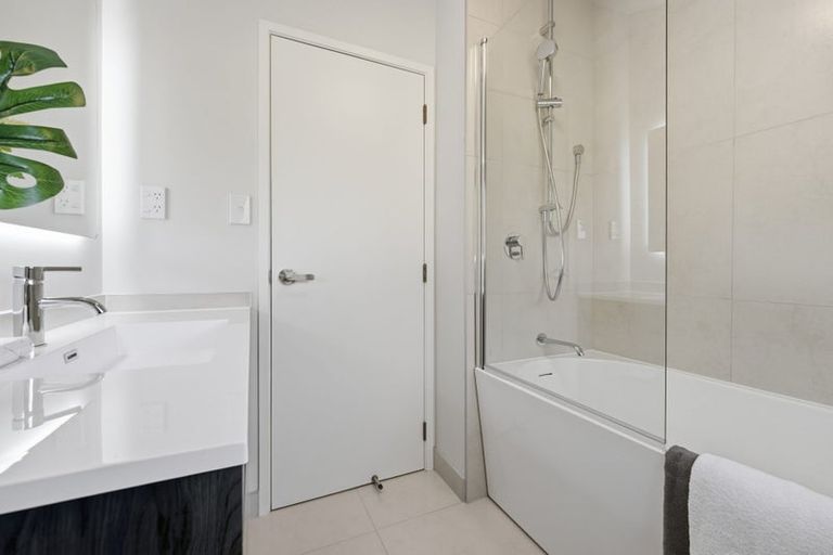 Photo of property in 2 Seaford Place, Murrays Bay, Auckland, 0630