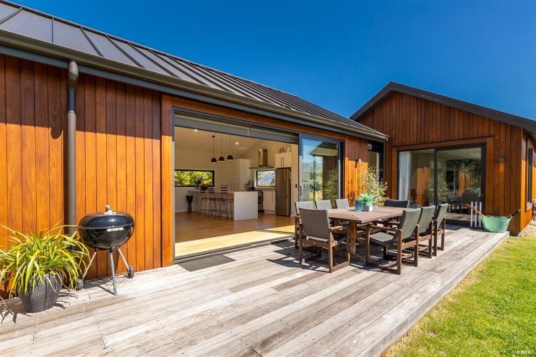 Photo of property in 8 Hovingham Court, Jacks Point, Queenstown, 9371