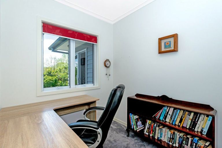 Photo of property in 24 Charteris Rise, Riverdale, Gisborne, 4010