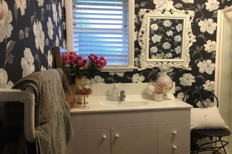 Photo of property in 75 Muhunoa Road West, Ohau, Levin, 5570