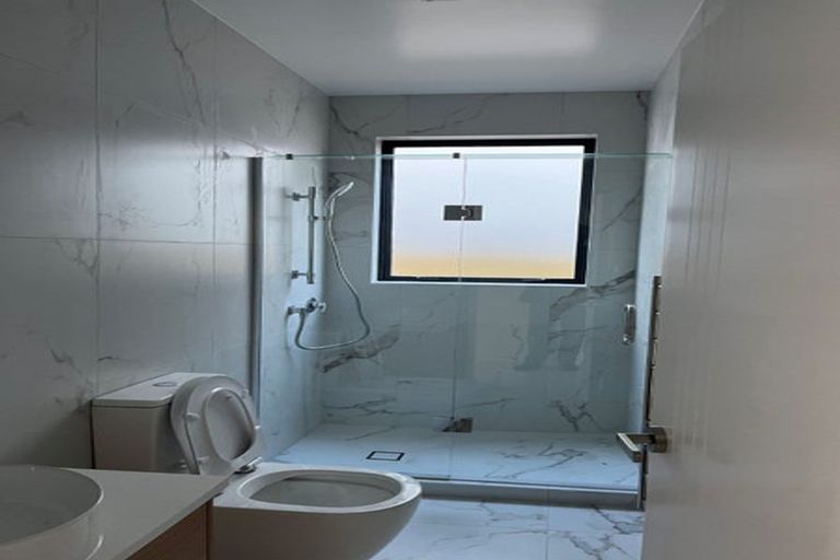 Photo of property in 31a Larne Avenue, Pakuranga Heights, Auckland, 2010