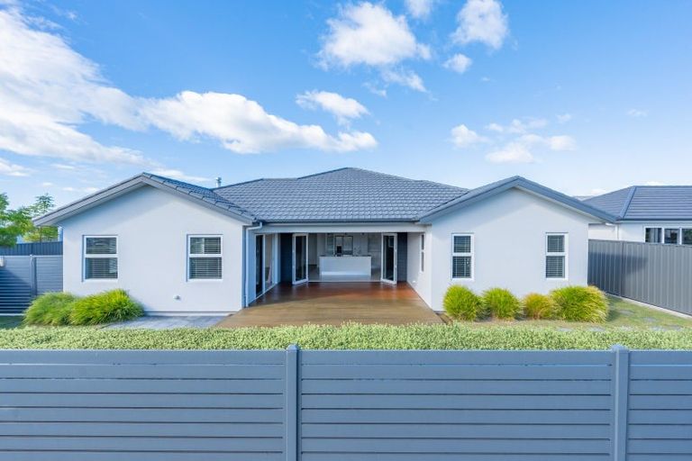 Photo of property in 4 Young Place, Taradale, Napier, 4112
