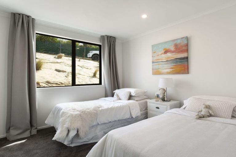 Photo of property in 17 Kingsgate Lane, Waihola, Milton, 9073