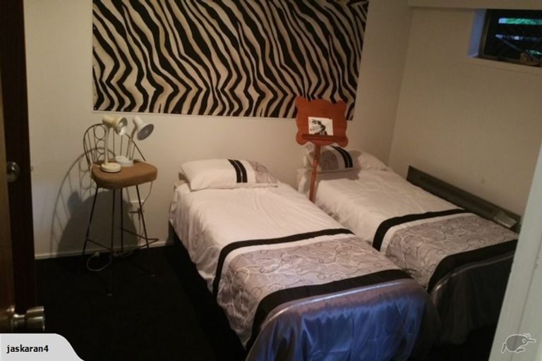 Photo of property in 24 Gibbs Crescent, Red Hill, Papakura, 2110