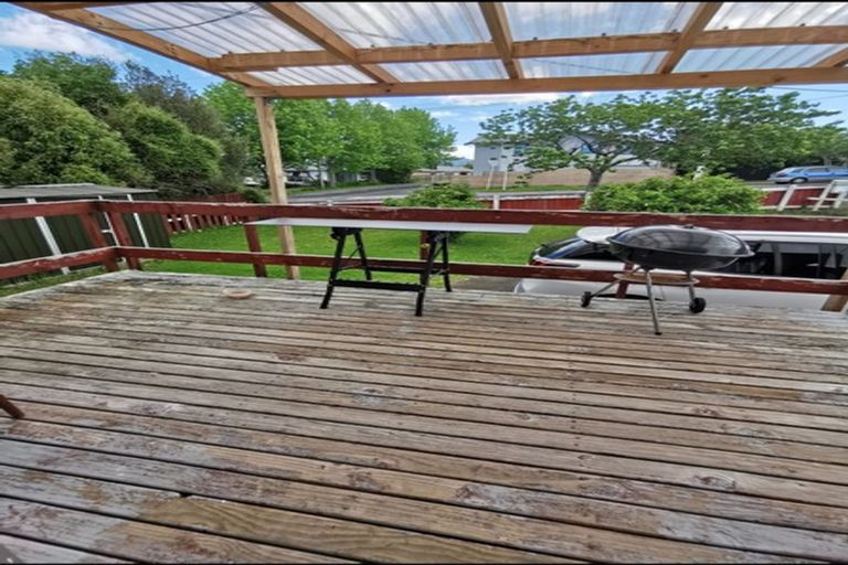 Photo of property in 80 View Road, Henderson, Auckland, 0612