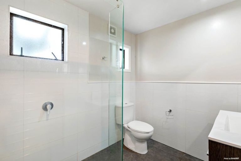 Photo of property in 48 Evans Road, Glen Eden, Auckland, 0602