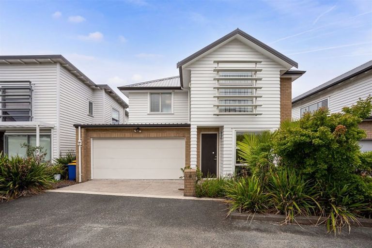Photo of property in 6 Vincent Lane, Hobsonville, Auckland, 0616