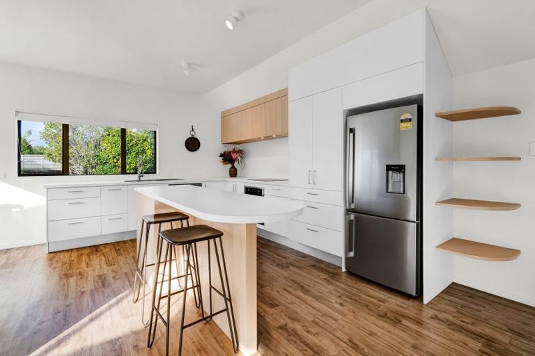 Photo of property in 250 Tukapa Street, Westown, New Plymouth, 4310