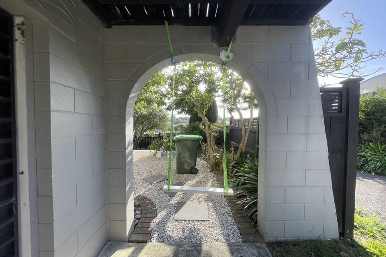 Photo of property in 1/2 Brian Avenue, Forrest Hill, Auckland, 0620