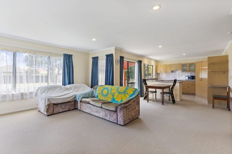 Photo of property in 2 Erne Crescent, East Tamaki, Auckland, 2016