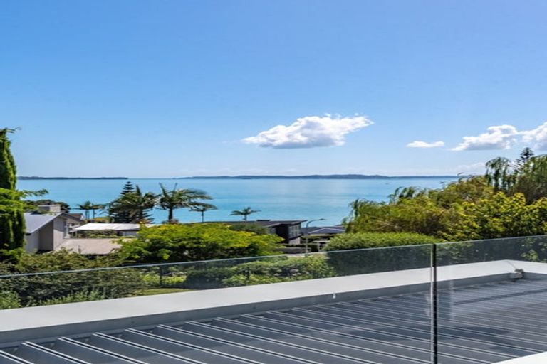 Photo of property in 6d Burford Place, Mellons Bay, Auckland, 2014