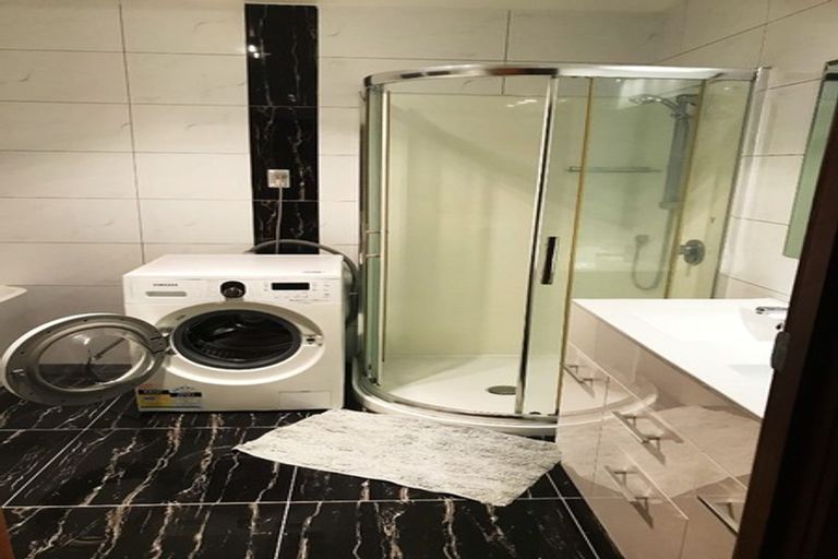 Photo of property in 76 Waimumu Road, Massey, Auckland, 0614