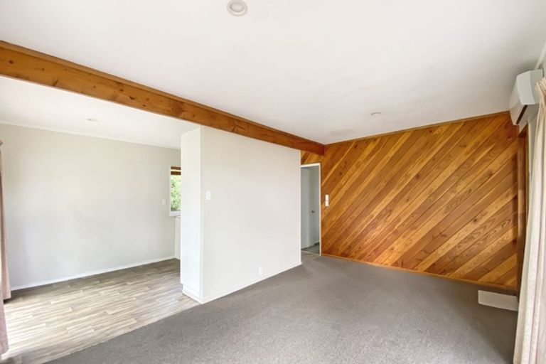 Photo of property in 1/23 Flaunty Place, West Harbour, Auckland, 0618