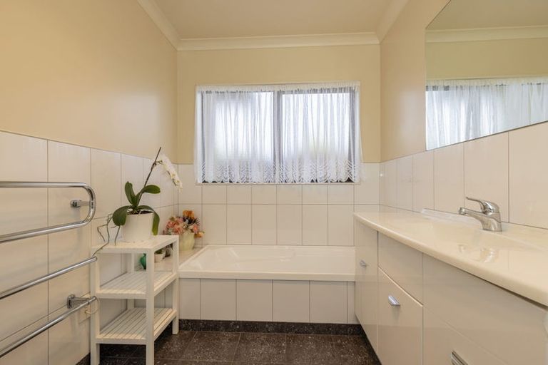 Photo of property in 196 Milne Drive, Paraparaumu, 5032