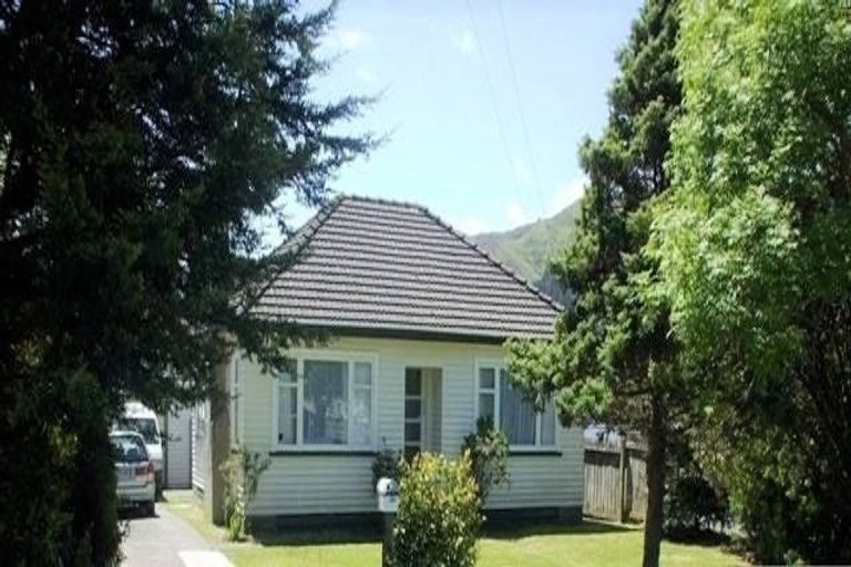 Photo of property in 28 Wainuiomata Road, Wainuiomata, Lower Hutt, 5014