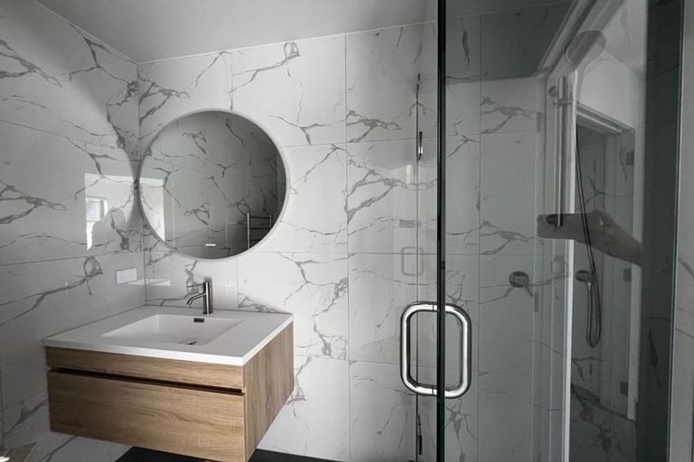 Photo of property in 4/21 Divich Avenue, Te Atatu South, Auckland, 0610