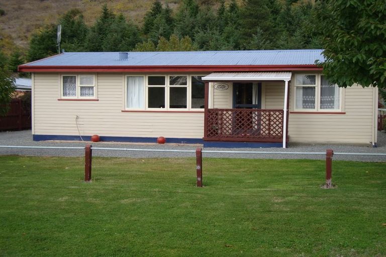 Photo of property in 8 Black Peak Road, Omarama, 9412