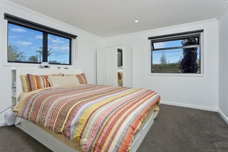 Photo of property in 1/204 Beach Haven Road, Beach Haven, Auckland, 0626