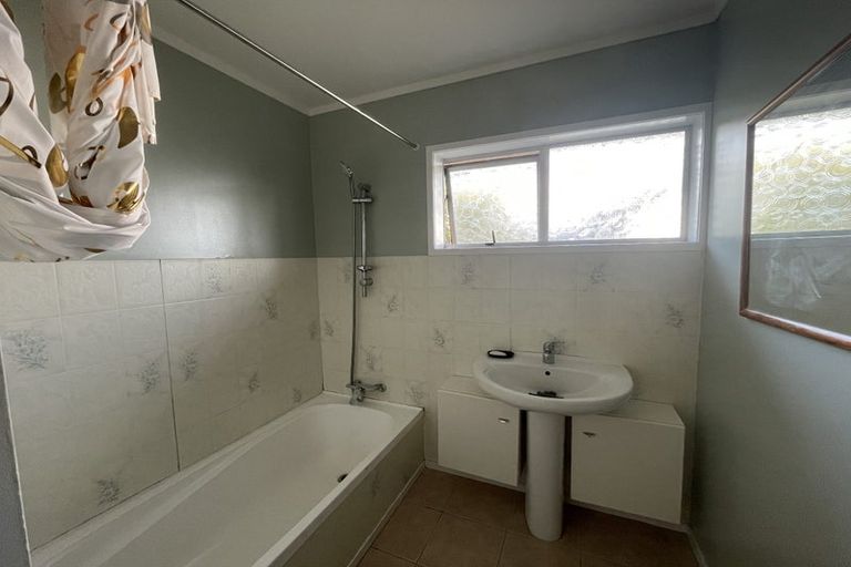 Photo of property in 34 Kingsclere Place, Goodwood Heights, Auckland, 2105