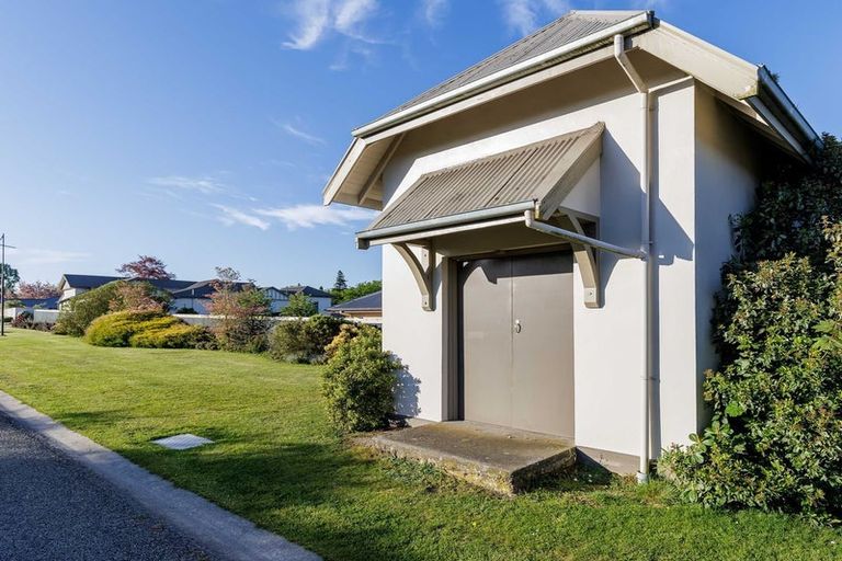 Photo of property in 2 Hunter Crescent, Waimate, 7924