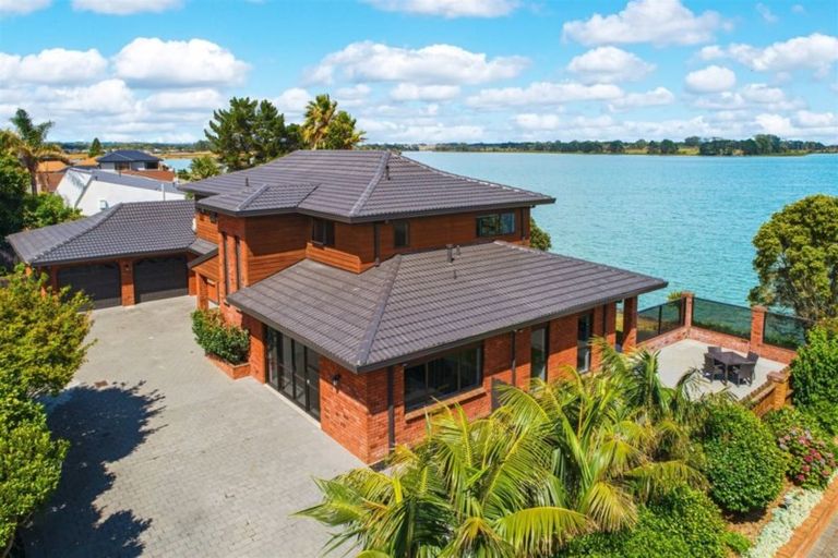 Photo of property in 8 Della Place, Conifer Grove, Takanini, 2112