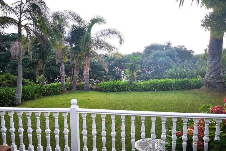 Photo of property in 5 Queen Street, Northcote Point, Auckland, 0627