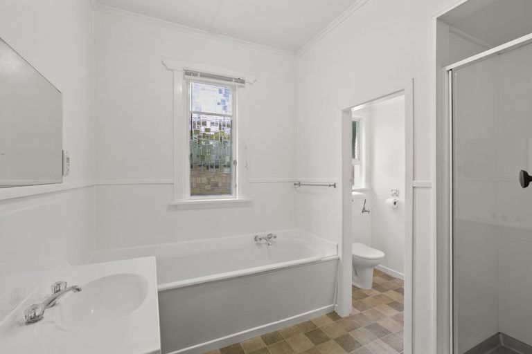 Photo of property in 14 Mangorei Road, Strandon, New Plymouth, 4312