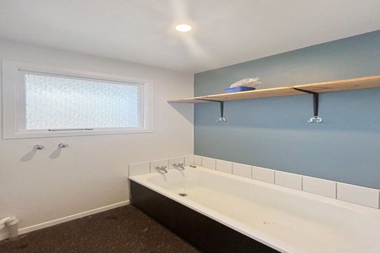 Photo of property in 122 Park Street, Winton, 9720