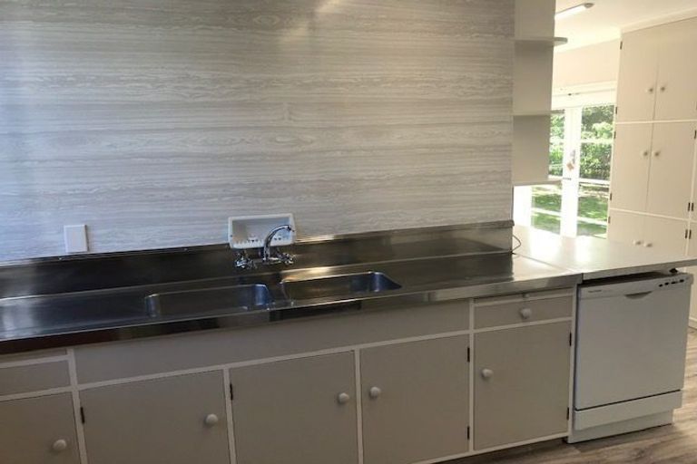 Photo of property in 27 Hautana Square, Woburn, Lower Hutt, 5010