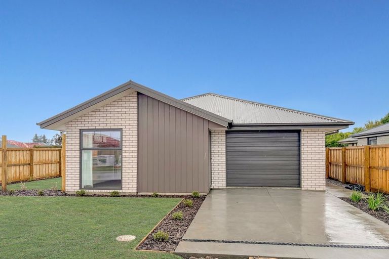 Photo of property in 35 Whiteoak Drive, 7604