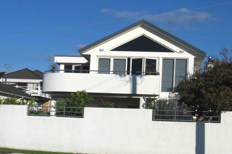Photo of property in 2/22 Takutai Avenue, Bucklands Beach, Auckland, 2012
